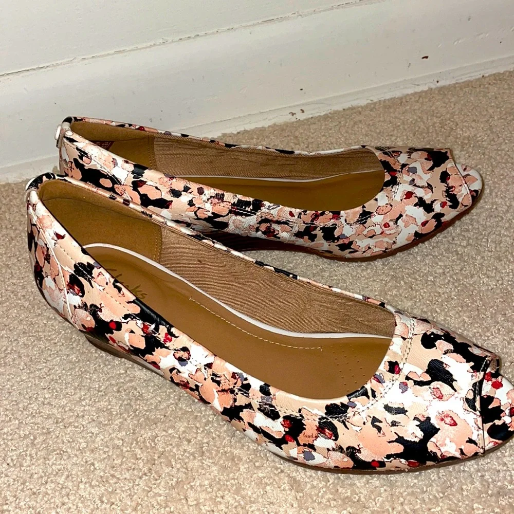 Clarks Artisan Women’s Floral Pumps - Picture 1 of 3